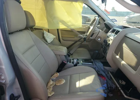 2009 Ford Escape Xlt from USA, damaged, VIN 1FMCU03759KB78381